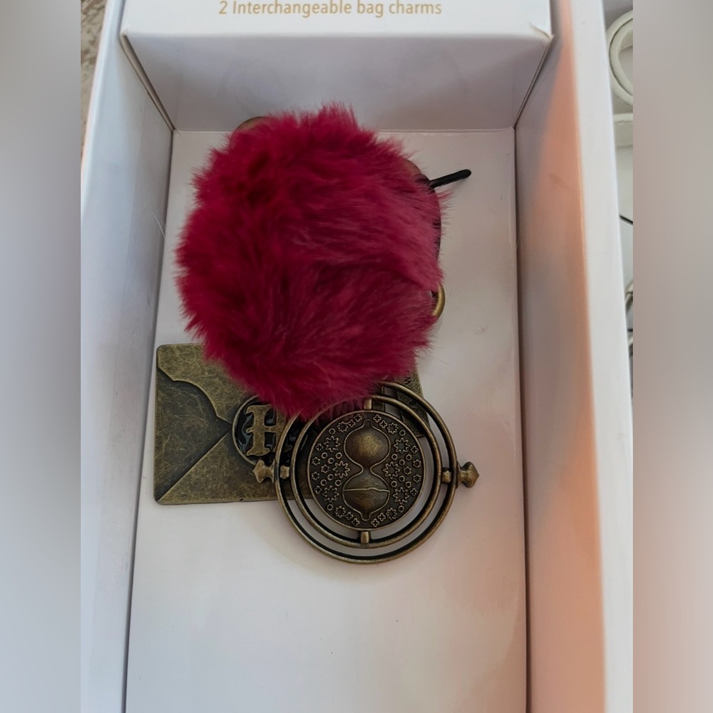 NWT Harry Potter Hedwig the Owl Crossbody Bag and Keychains Gift Set - Picture 5 of 5